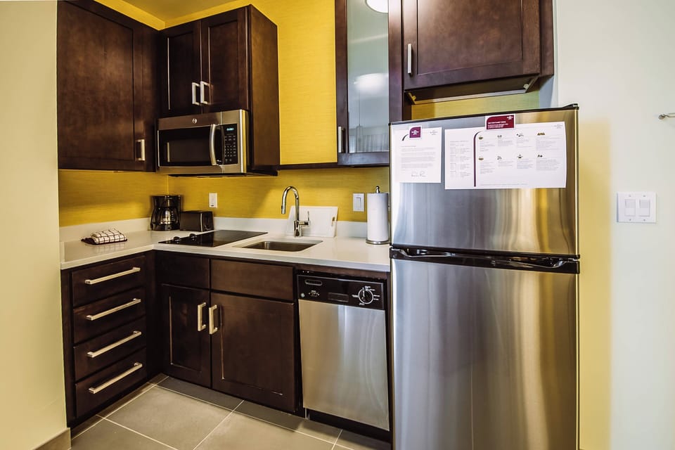 Full-size fridge, microwave, stovetop, dishwasher