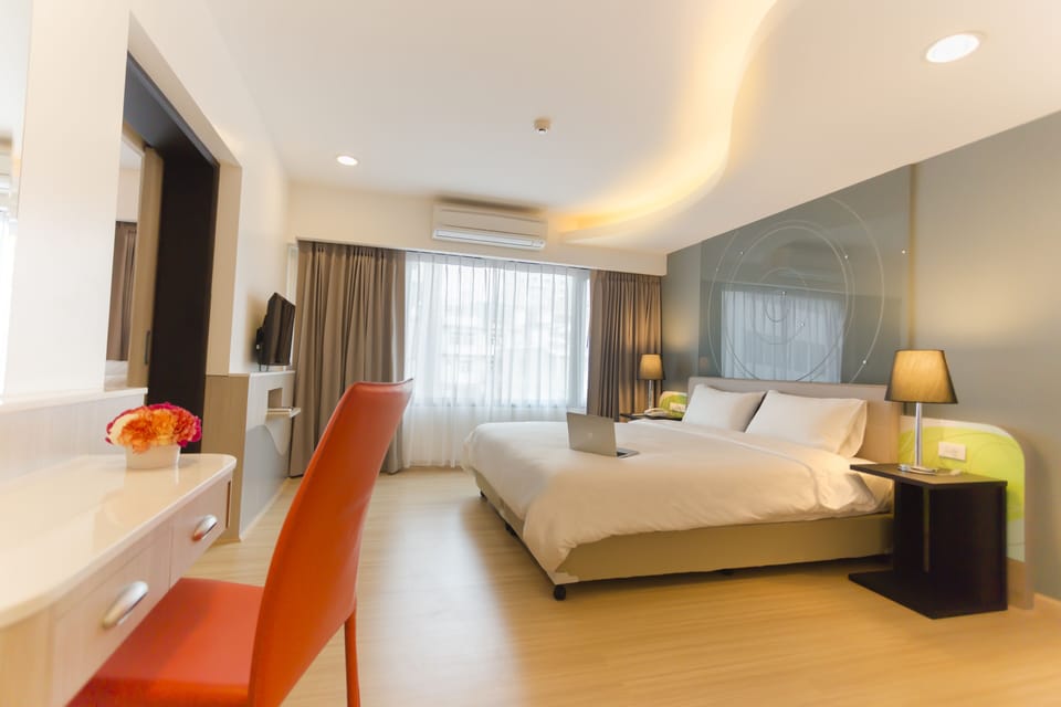 Executive Suite | Free WiFi, bed sheets, wheelchair access