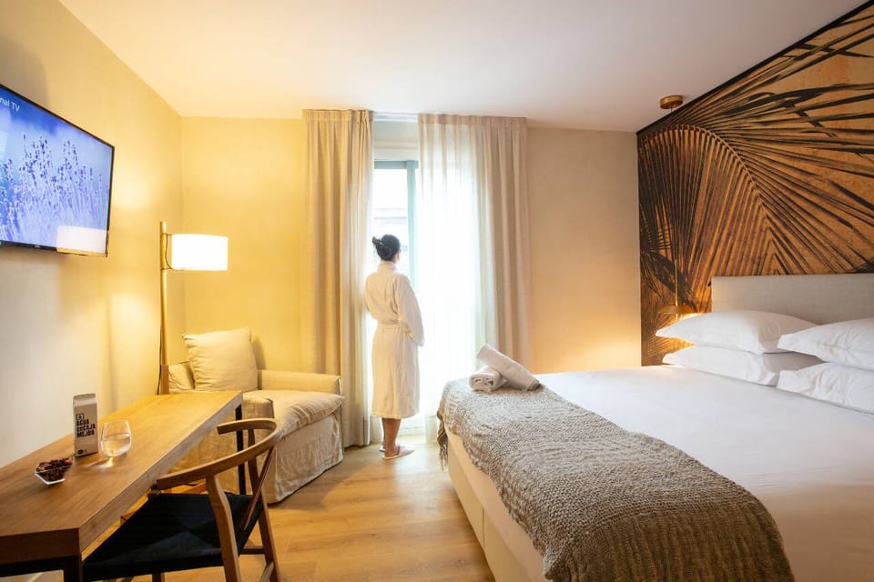 Down comforters, minibar, in-room safe, desk