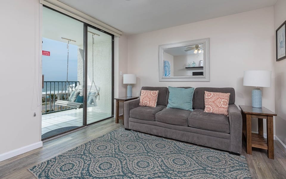 Condo, 1 Bedroom | Living area