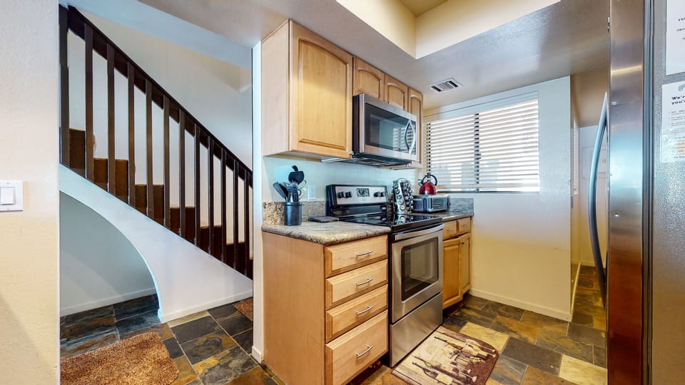 Condo, 3 Bedrooms | Private kitchen | Coffee/tea maker, fridge, oven, toaster