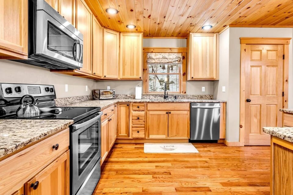 Fully equipped kitchen! Top-notch appliances and you can use them all!