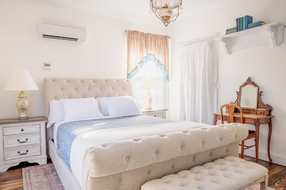 Deluxe Room, 1 Queen Bed, City View | Down comforters, in-room safe, individually decorated