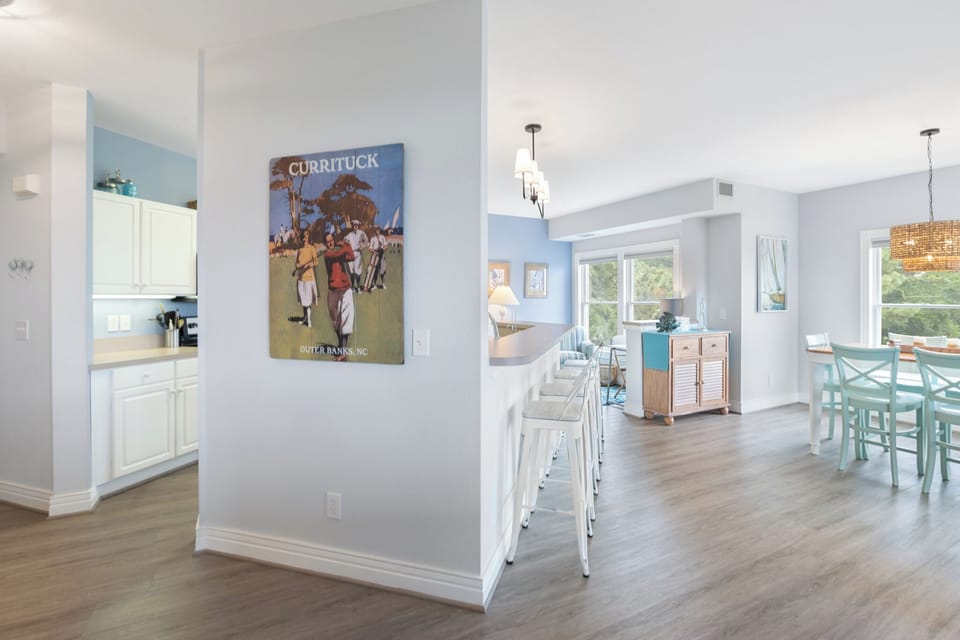 WR4J: Just Chillin | Kitchen and Dining Area