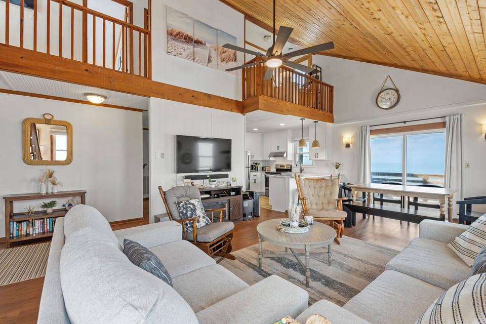 SN0947: Torchsong | Mid Level Living Area