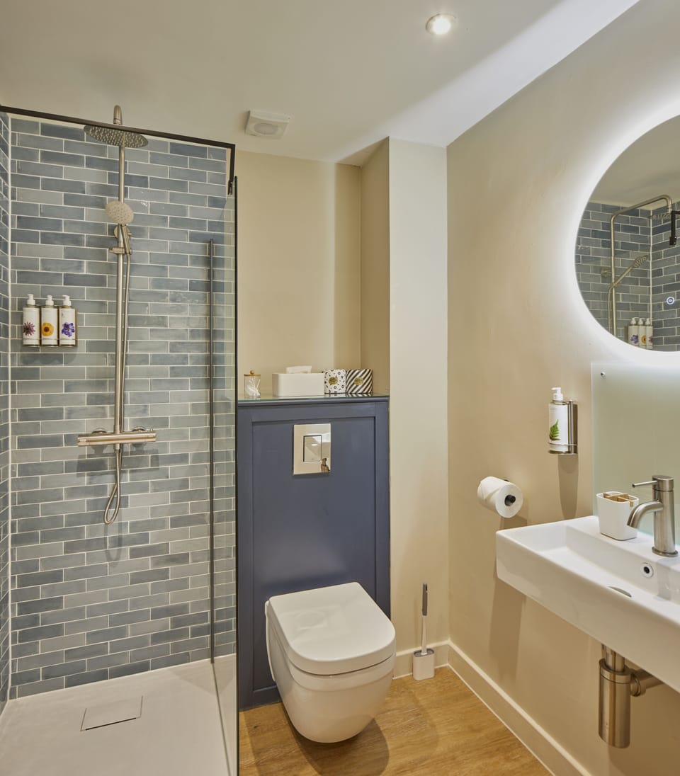 Double or Twin Room | Bathroom | Hair dryer, towels