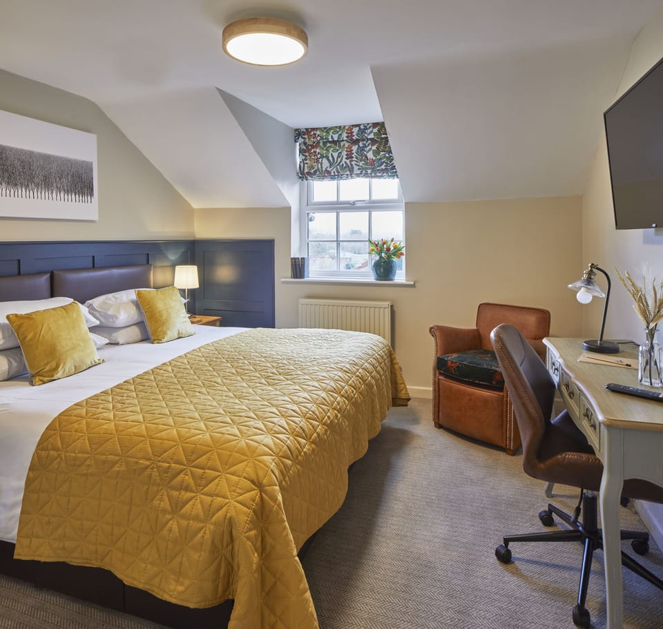 Double or Twin Room | Hypo-allergenic bedding, in-room safe, desk, laptop workspace