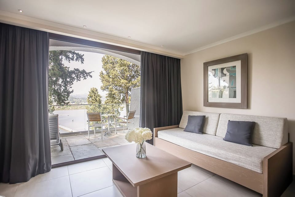 Superior Bungalow Sea View/ Mouse Island View | In-room safe, blackout drapes, soundproofing, iron/ironing board