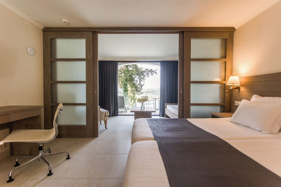 Superior Bungalow Sea View/ Mouse Island View | In-room safe, blackout drapes, soundproofing, iron/ironing board