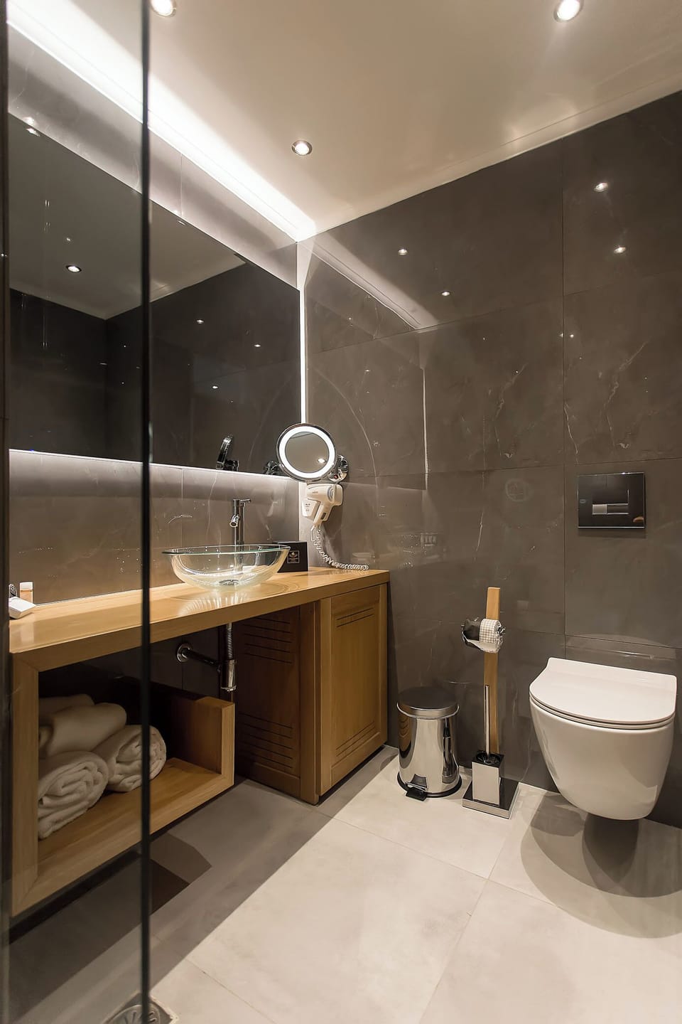 Designer toiletries, hair dryer, slippers, towels