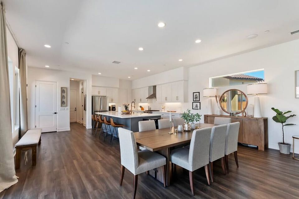 Open kitchen & dining area w/ island seating, perfect for easy meals & gathering together