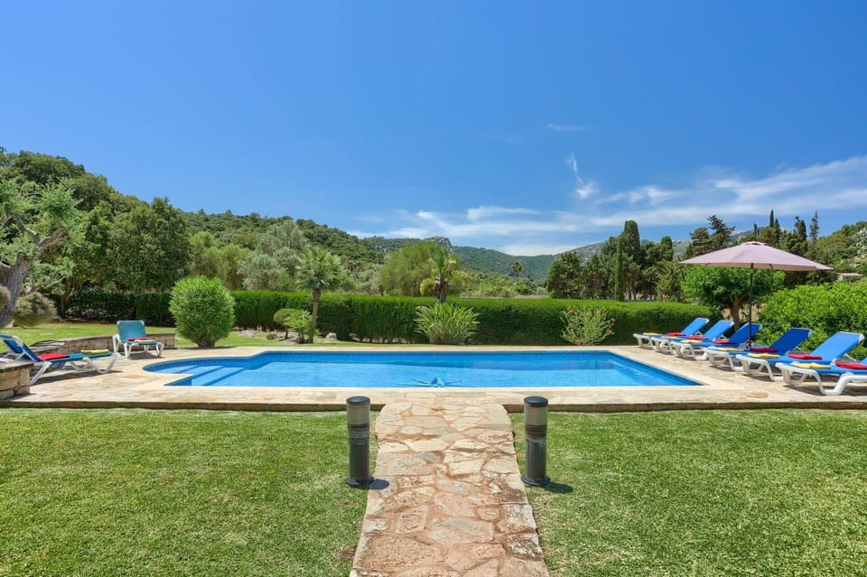 Villa Busqueroles image