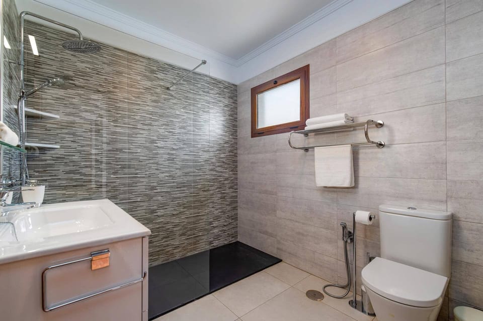 Villa Breezes image