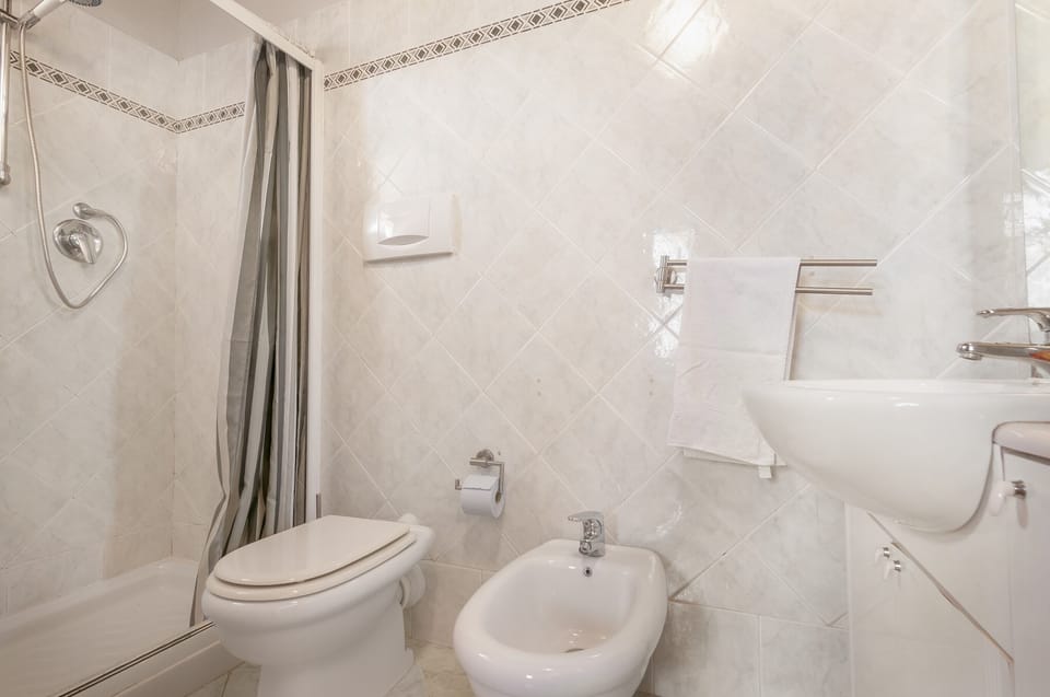 Shower, towels