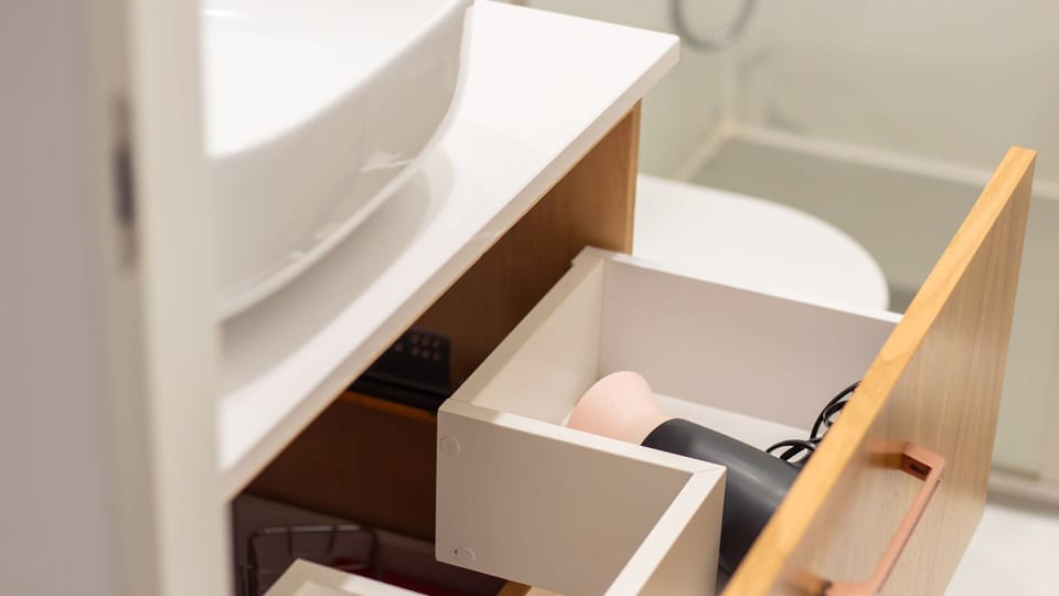 Minimalist lines and premium amenities for your daily routine.