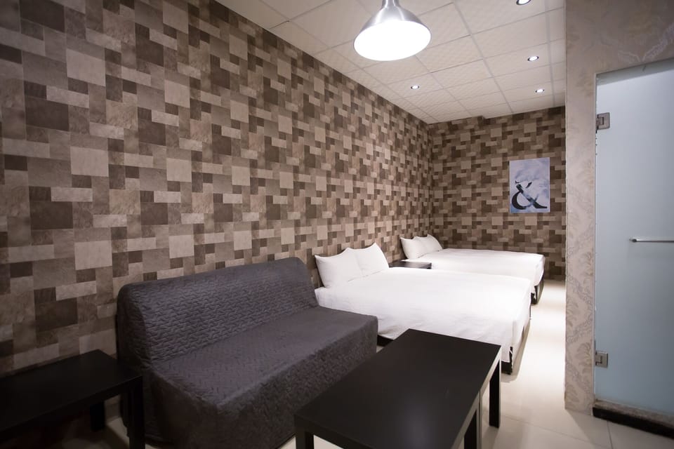 Basic Quadruple Room | Soundproofing, free WiFi