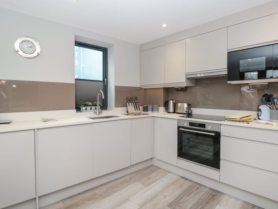 Fridge, dishwasher, electric kettle, toaster