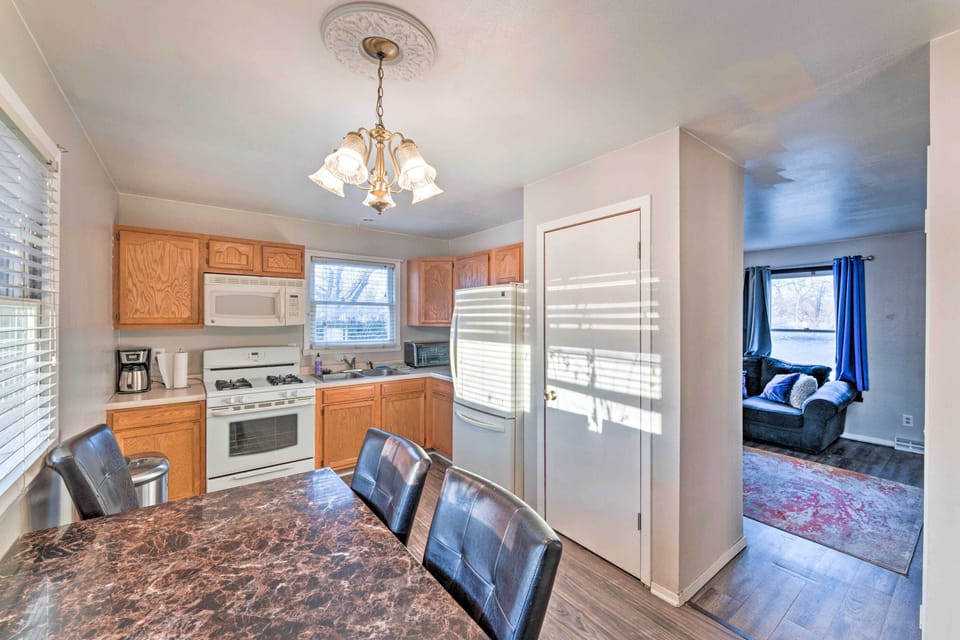 Kitchen & Dining Area