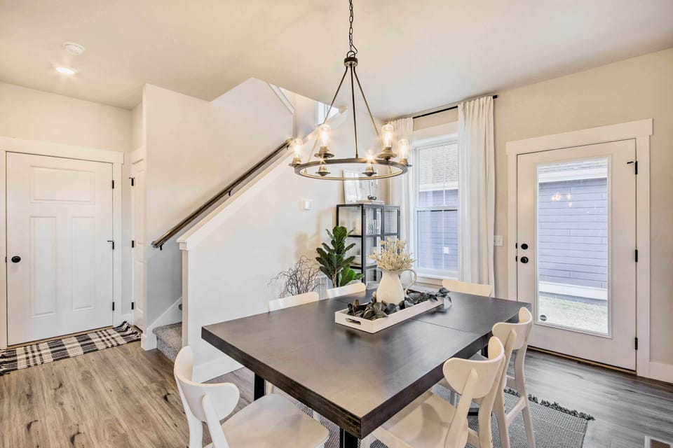 Dining Area | Dining Table | Dishware/Flatware