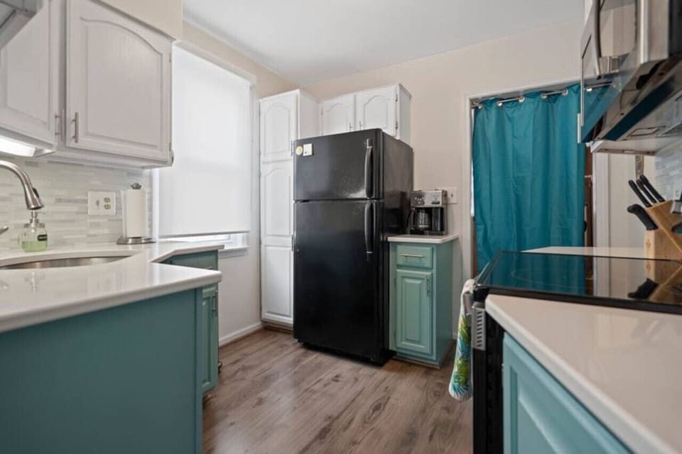 Modern Kitchen with everything you need to make an quick bite!