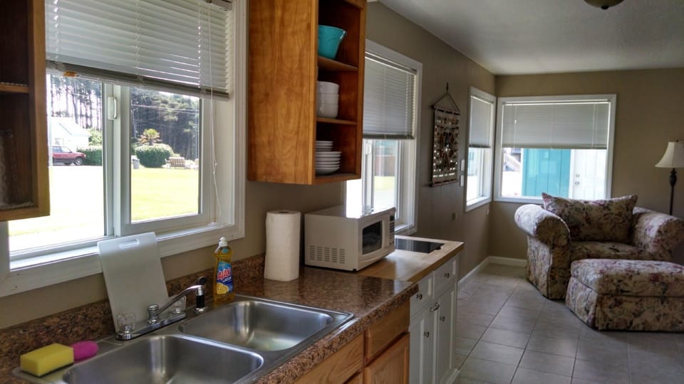 Basic Cottage, 2 Bedrooms, Non Smoking, Fireplace (Non-View Cottage (Pet-Friendly)) | Living area | 32-inch flat-screen TV with cable channels, TV, DVD player