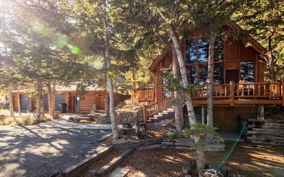 Front of main cabin, door on garage is the entrance to separate guest bedroom