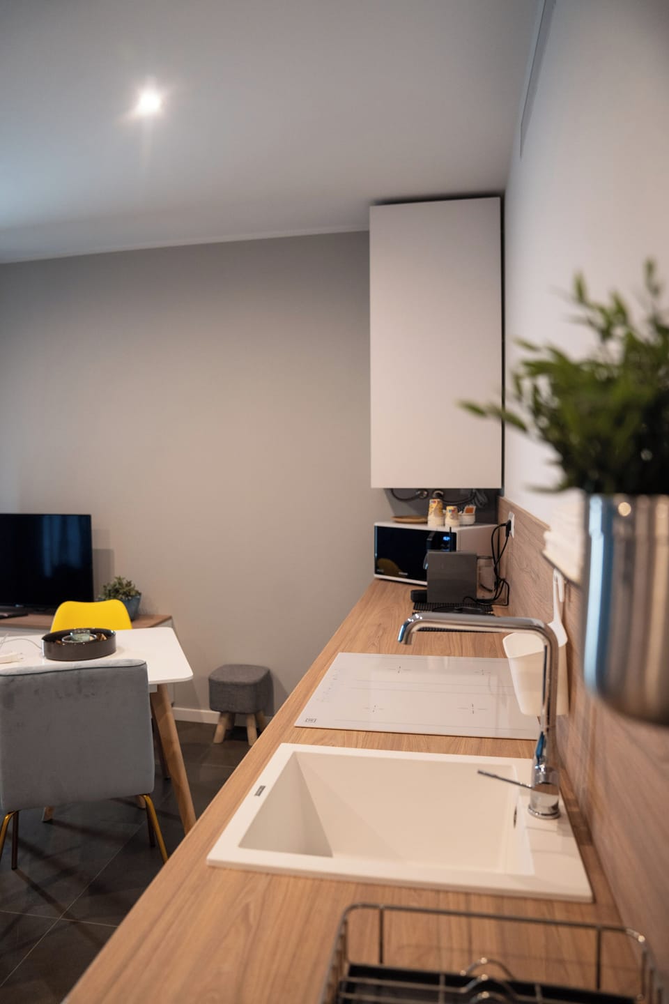 Junior Studio | Private kitchen | Microwave, espresso maker, coffee/tea maker, electric kettle