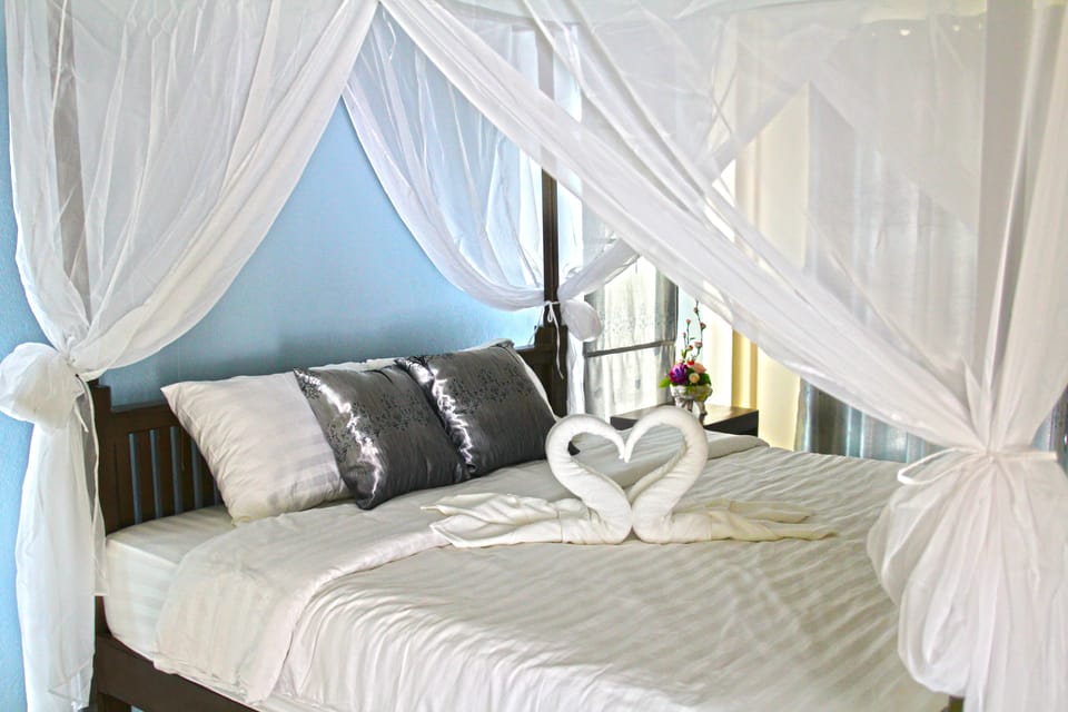 Deluxe Double Room | In-room safe, desk, blackout drapes, rollaway beds