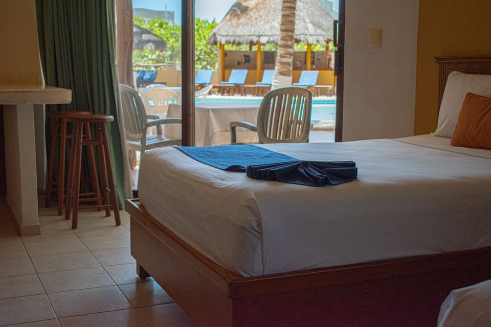 Superior Double Room | Laptop workspace, blackout drapes, WiFi (free), bed sheets