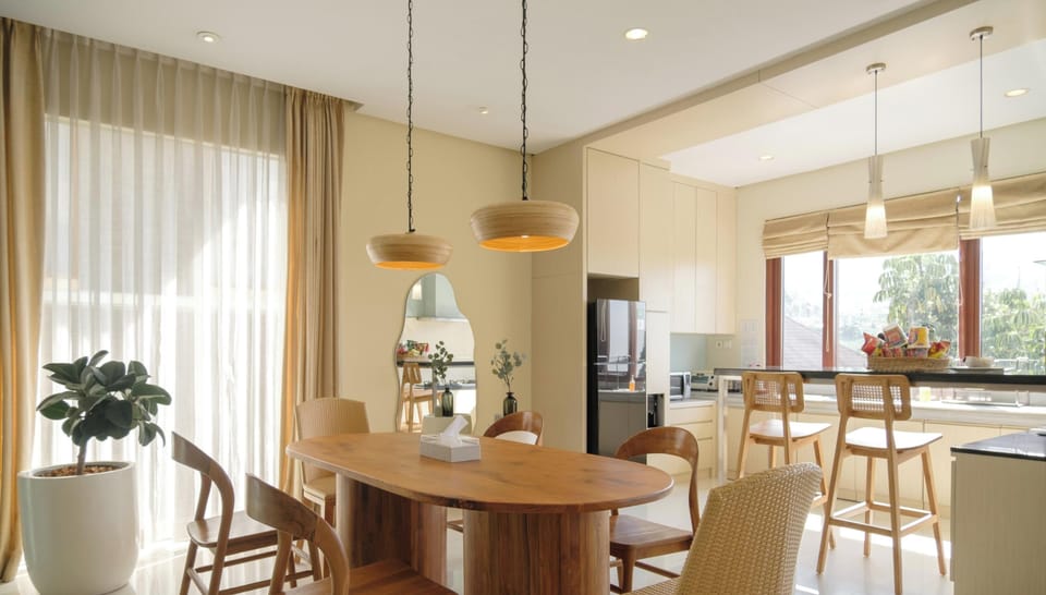 Family room , 4 bedrooms , private pool | Private kitchen | Fridge, microwave, stovetop, electric kettle