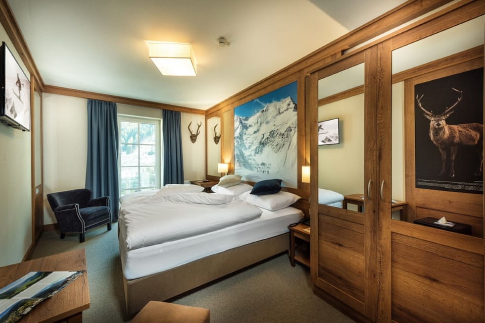 Standard Double Room | Hypo-allergenic bedding, minibar, in-room safe, desk