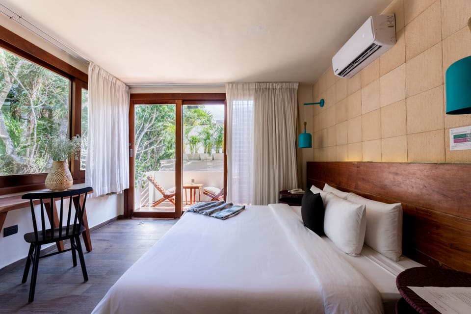 Petite Jungle View | Premium bedding, minibar, in-room safe, desk