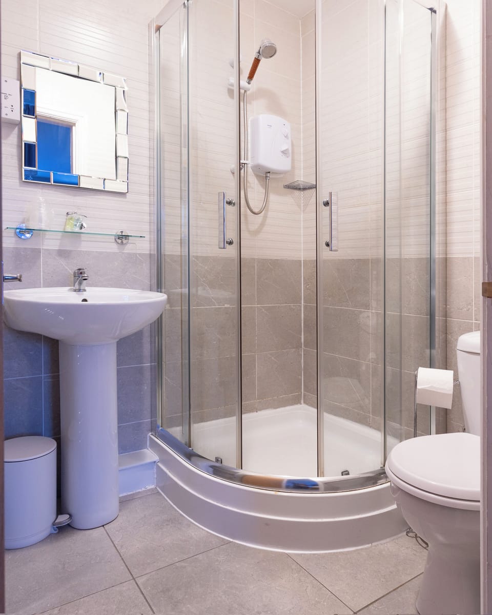 Family Room Small  | Bathroom | Free toiletries, hair dryer, towels