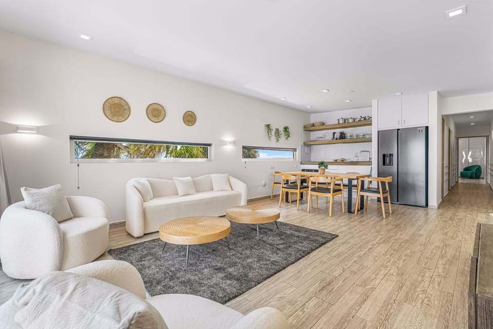 Penthouse, Sea View | Living area | 43-inch Smart TV with digital channels, Netflix, books