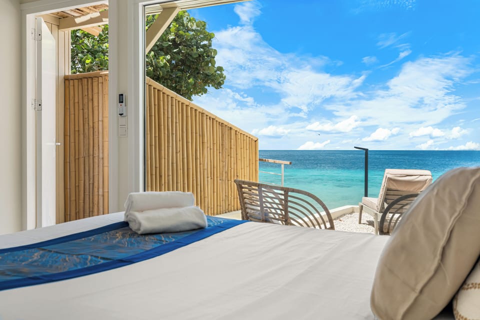 Romantic Cabin, Ocean View | Premium bedding, in-room safe, blackout drapes, soundproofing