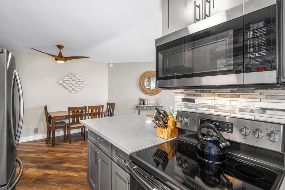 Deluxe Condo | Private kitchen | Full-size fridge, microwave, oven, stovetop