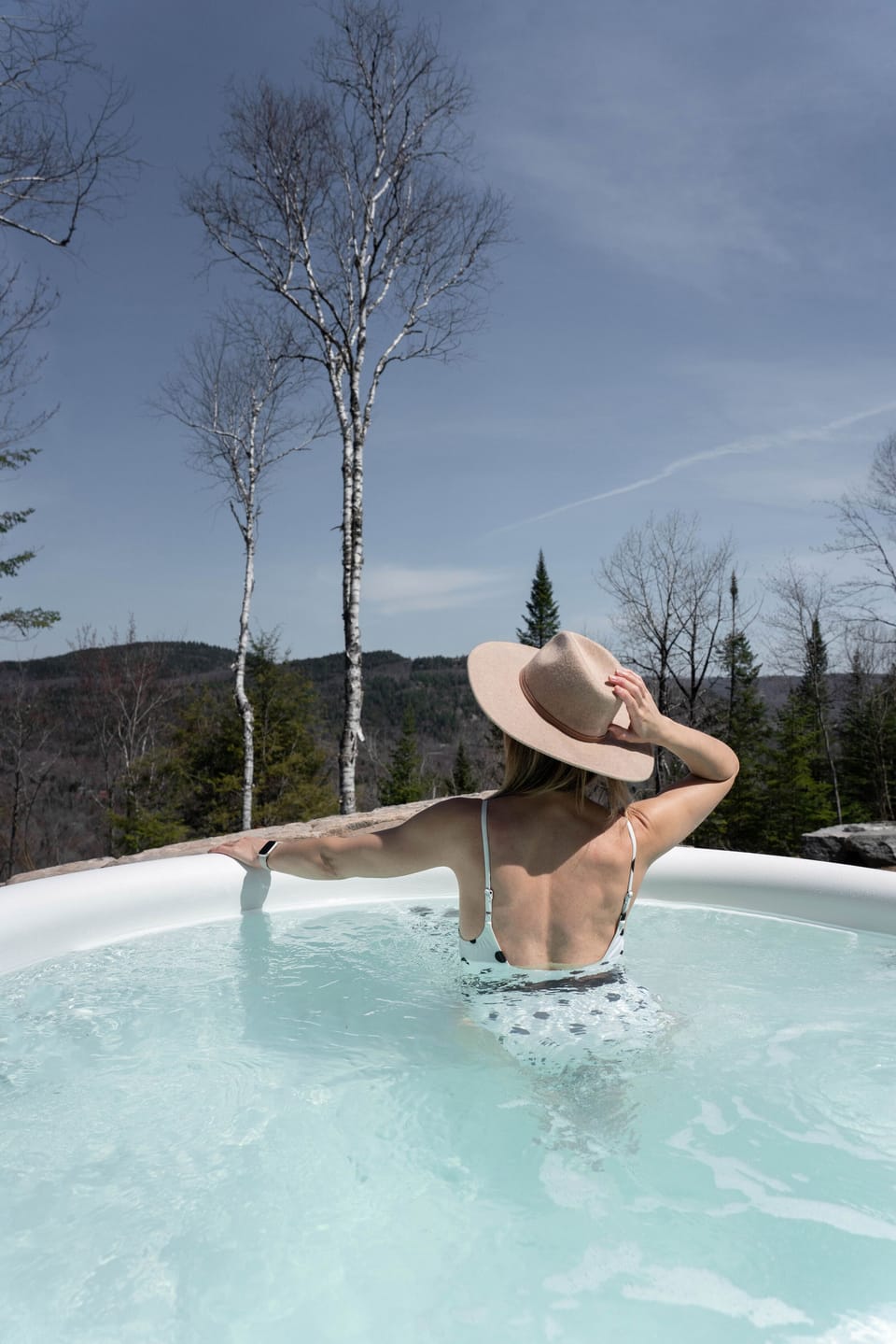 Outdoor spa tub