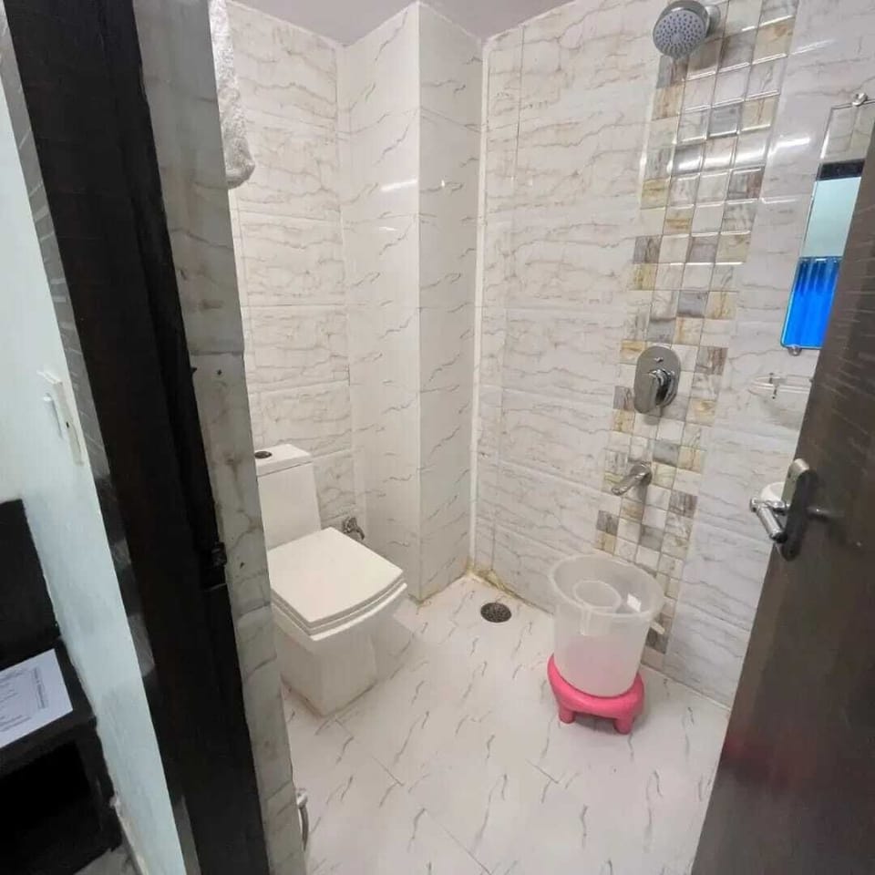 Family Room | Bathroom