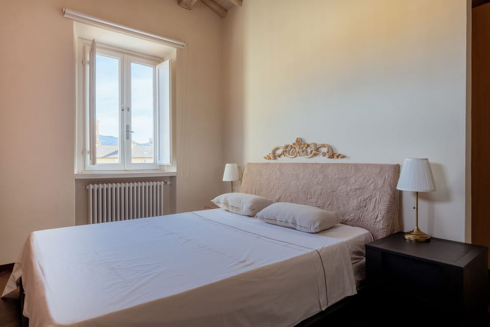 1 bedroom, bed sheets