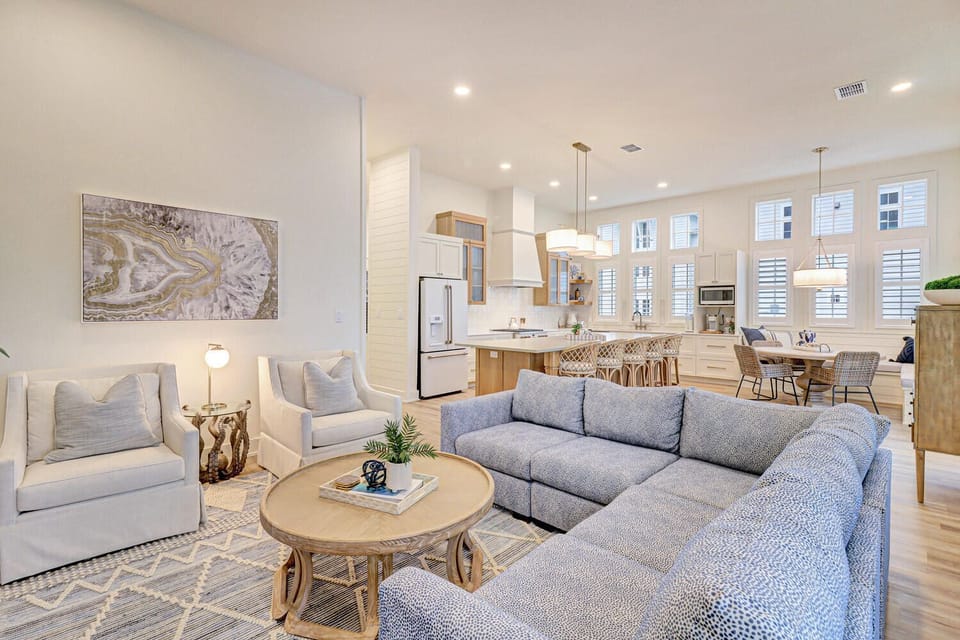 Cozy Living Area and Kitchen, 1st Floor