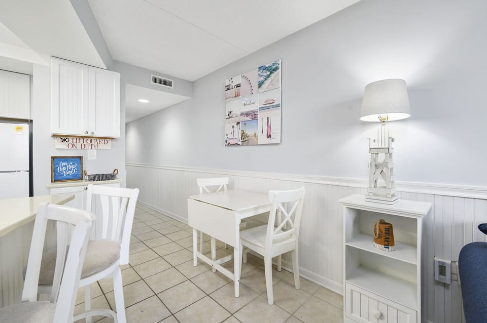 Plenty of seating for all to enjoy a warm, home-cooked meal!