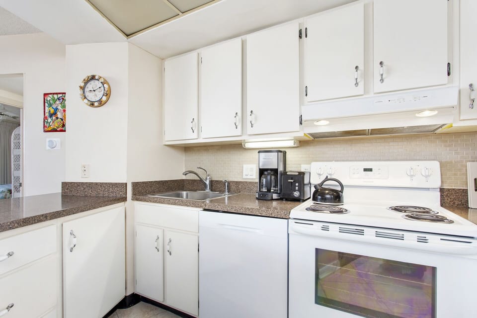 The well-equipped Kitchen will make meal time an Ocean Breeze!