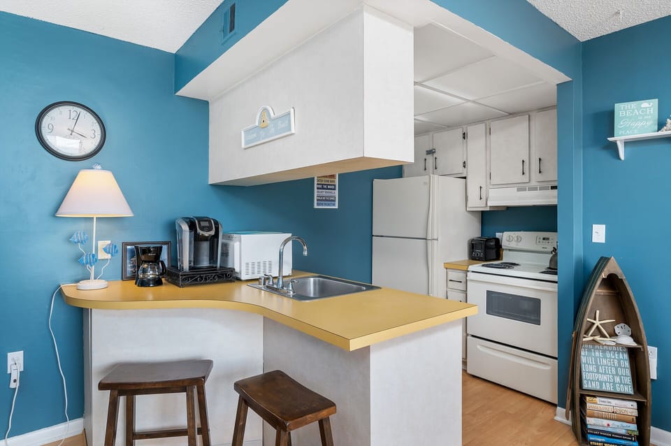 Grab a quick bite before you hit the beach at the Breakfast Bar.
