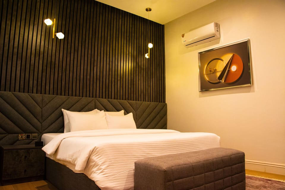 Luxury Room | Desk, laptop workspace, free WiFi