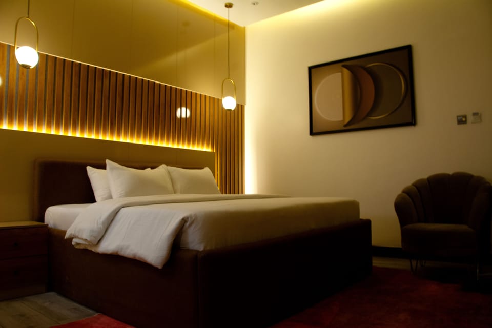 Luxury Room | Desk, laptop workspace, free WiFi