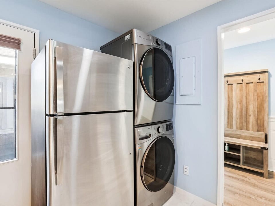 Kitchen with Washer and Dryer at 709 Queens Grant