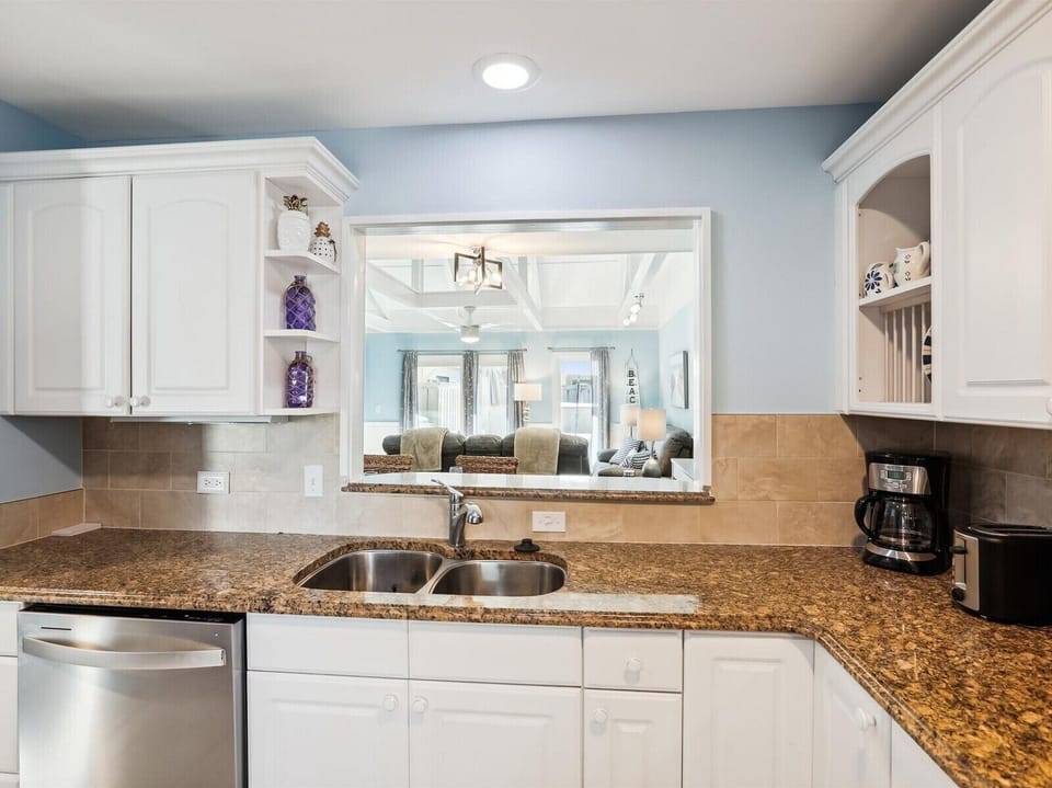 Kitchen at 709 Queens Grant