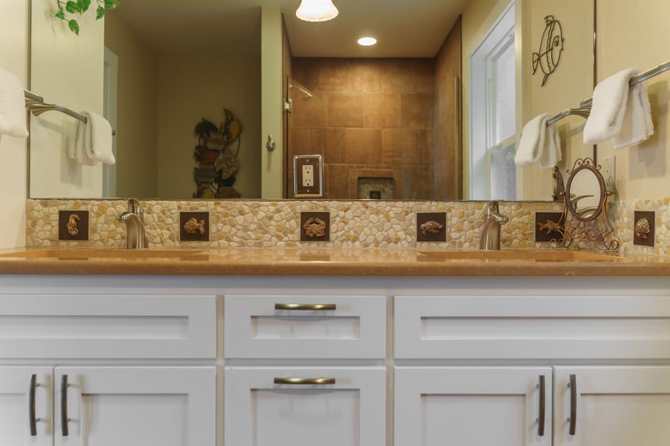 Double sinks in the Primary en-suite