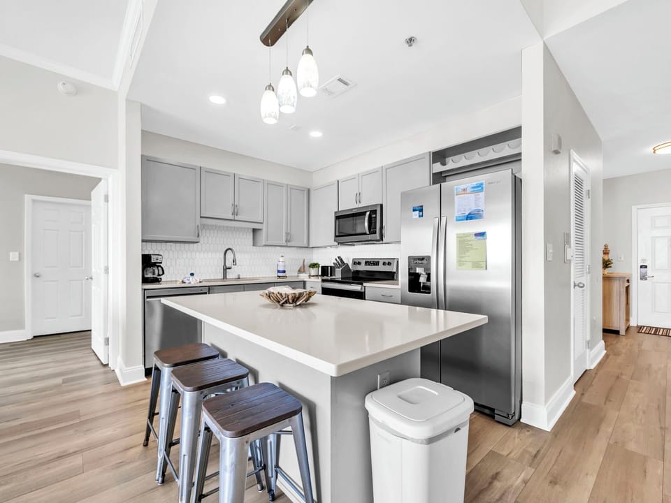 Eat-in kitchen island