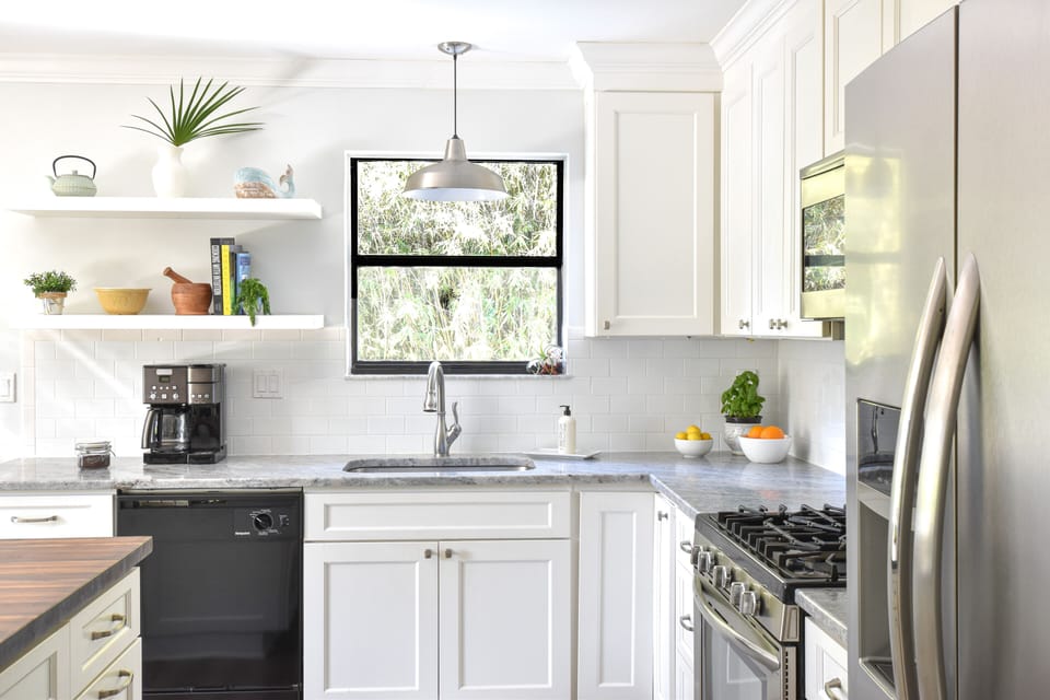 Farmstyle sink and gas range 